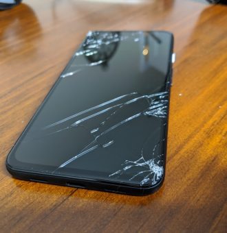 Broken-pixel-Google-Store-mail-in-repair